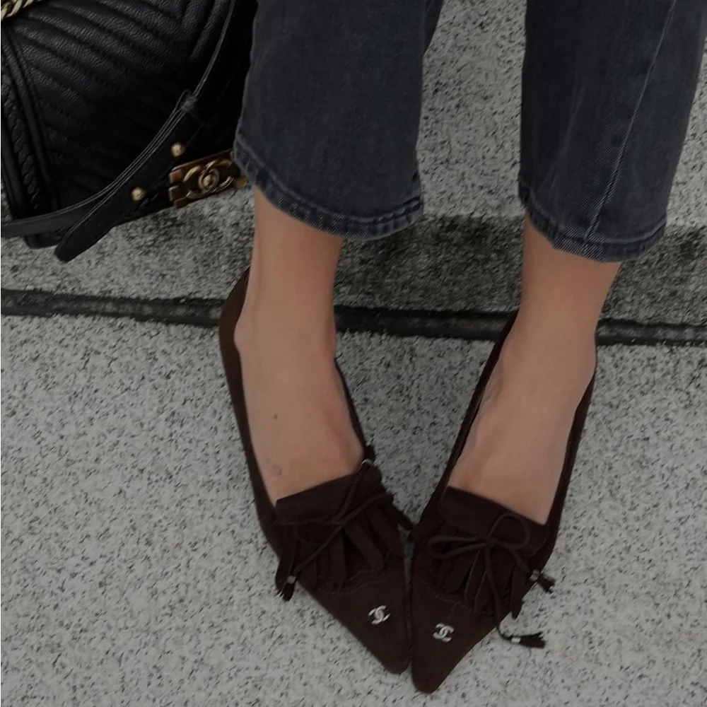Chanel CC Fringed Suede Pumps EU 38 US 7.5 Brown Kitten Heel Classic Old Money